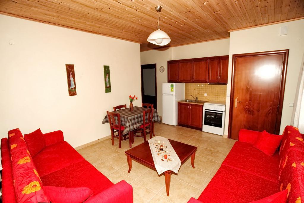 Traditional Apartments Tsikrikonis Mirtofiton エクステリア 写真